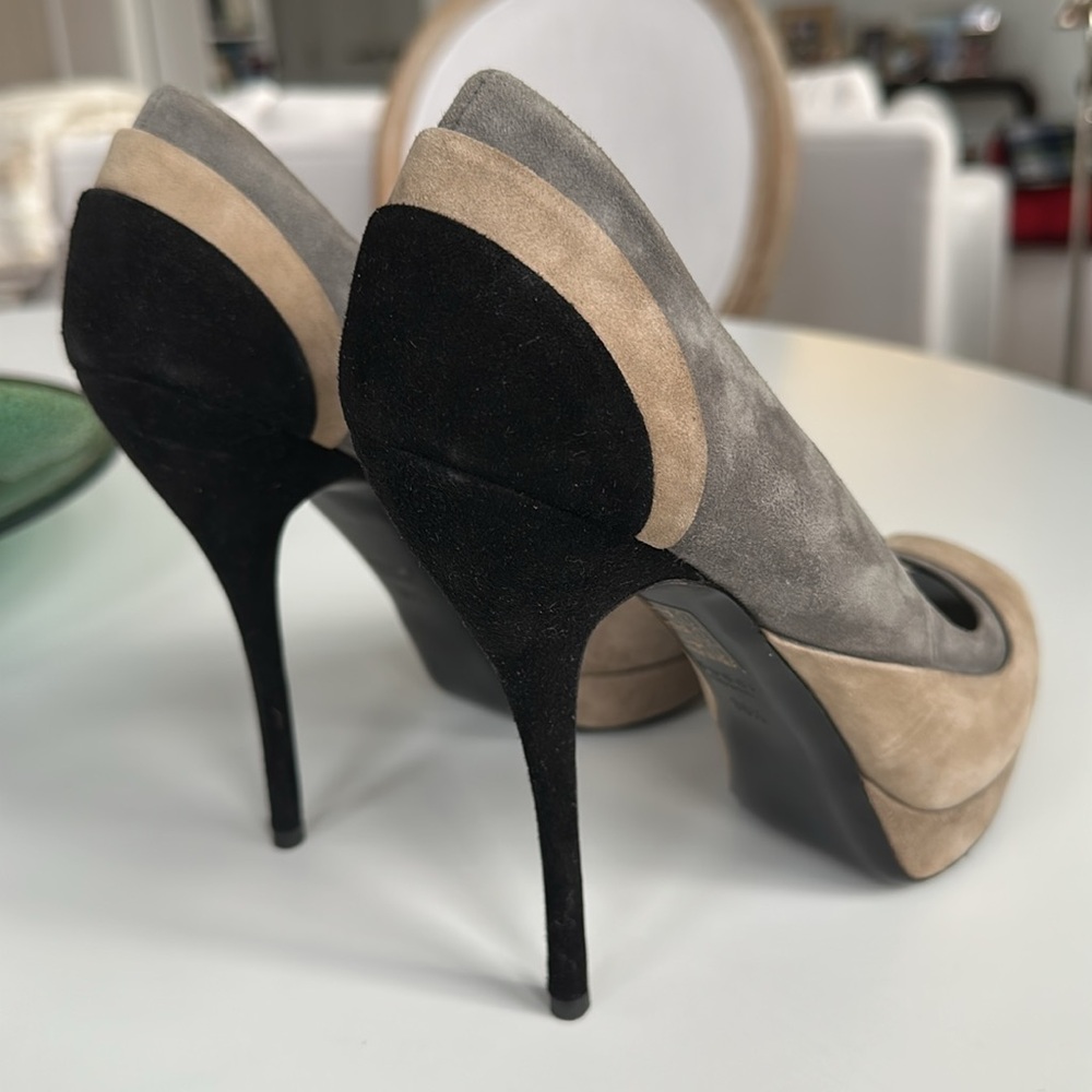 Gucci Color Block Suede Peep Toe Platform Heels NWOT - Picture 3 of 10